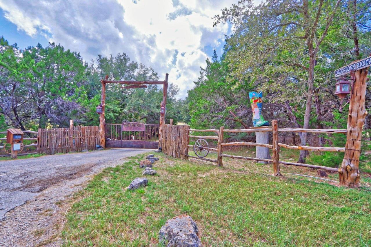 Log Cabin At Old Glory Ranch Wimberley Esterno foto